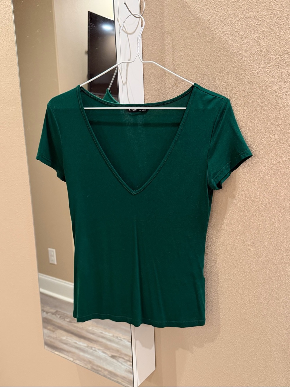 Source Unknown Deep Green V-Neck Short Sleeve Tee
